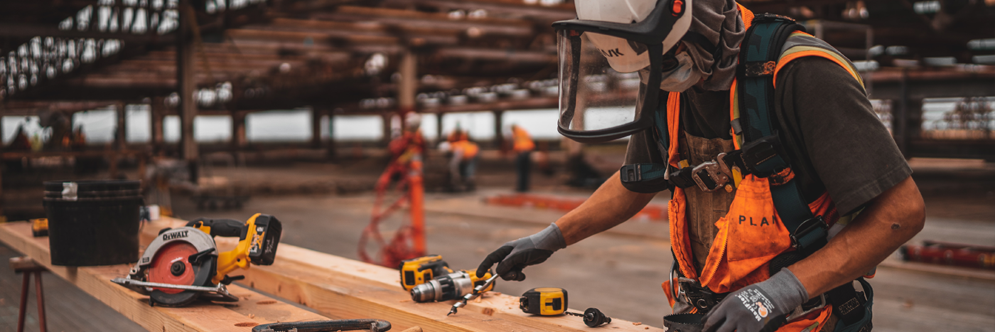 Men's Light Manufacturing