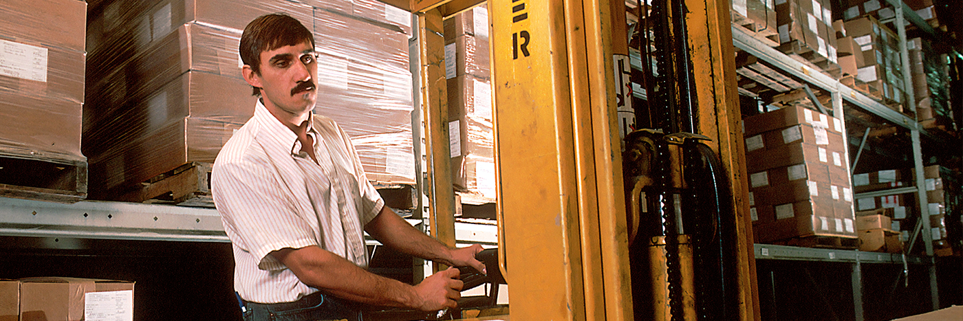 Men's Warehousing & Distribution