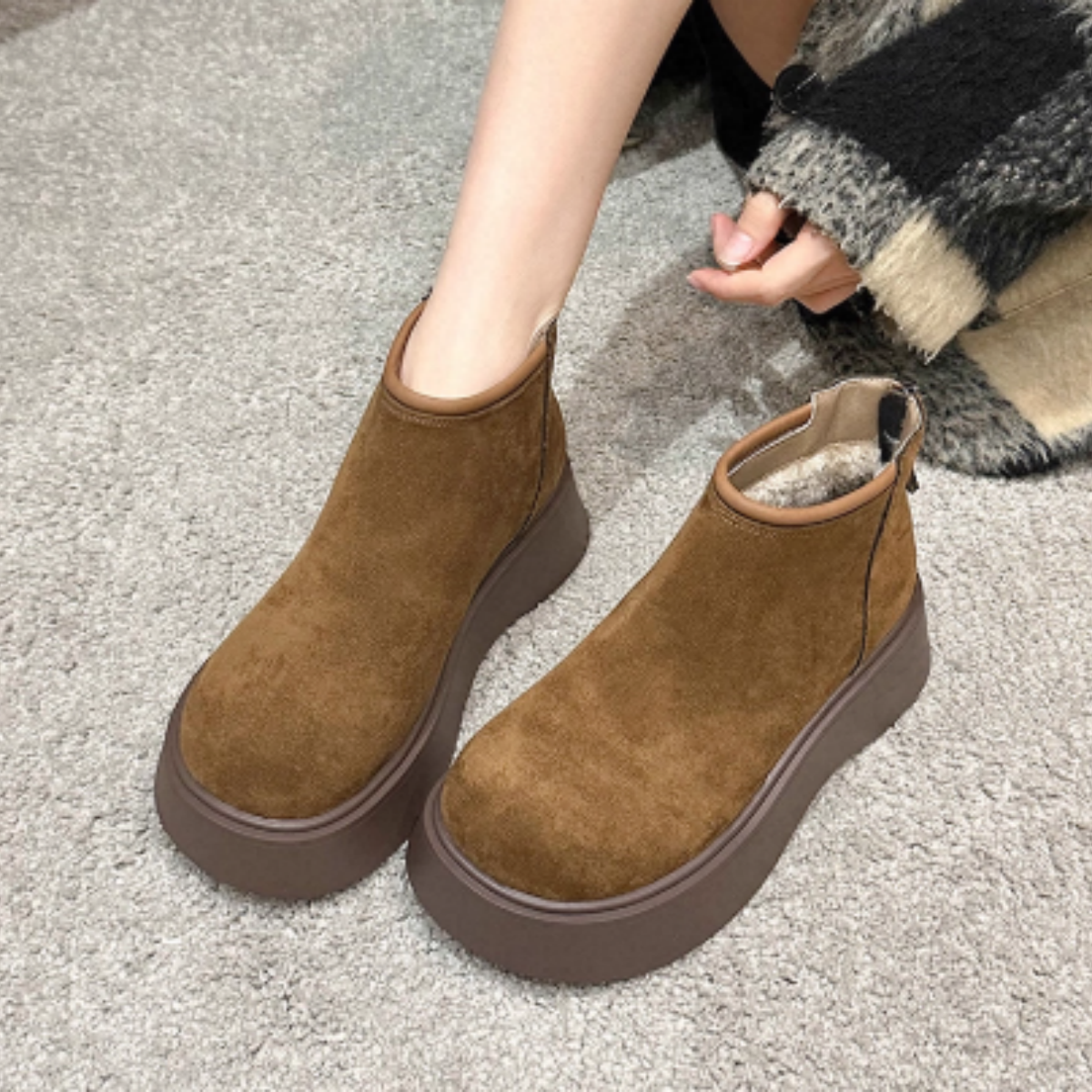Women Fleece Lined Platform Winter Boots Non Slip Fuzzy Suede Boots With Zipper