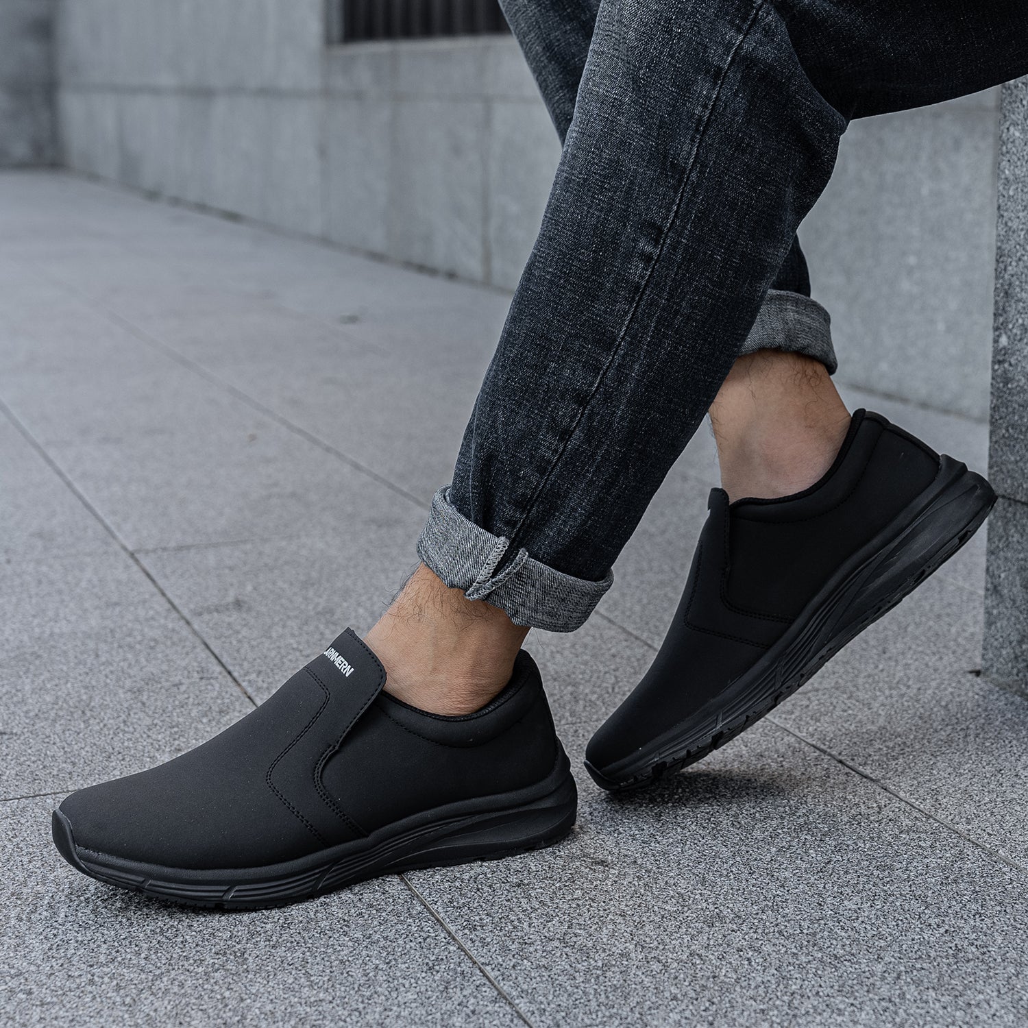 LARNMERN Non Slip Work Shoes for men L03301