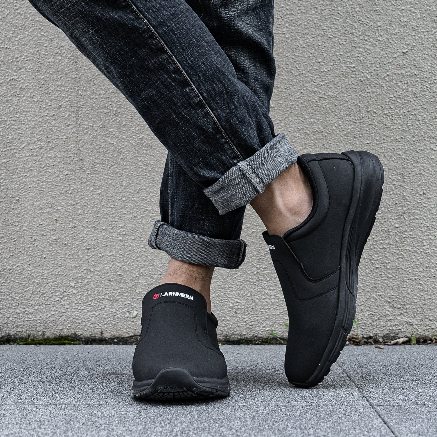 LARNMERN Non Slip Work Shoes for men L03301